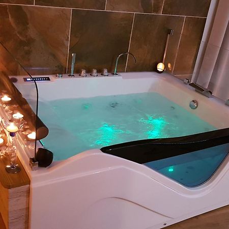 Love Room Jaccuzi Puisserguier Exteriér fotografie