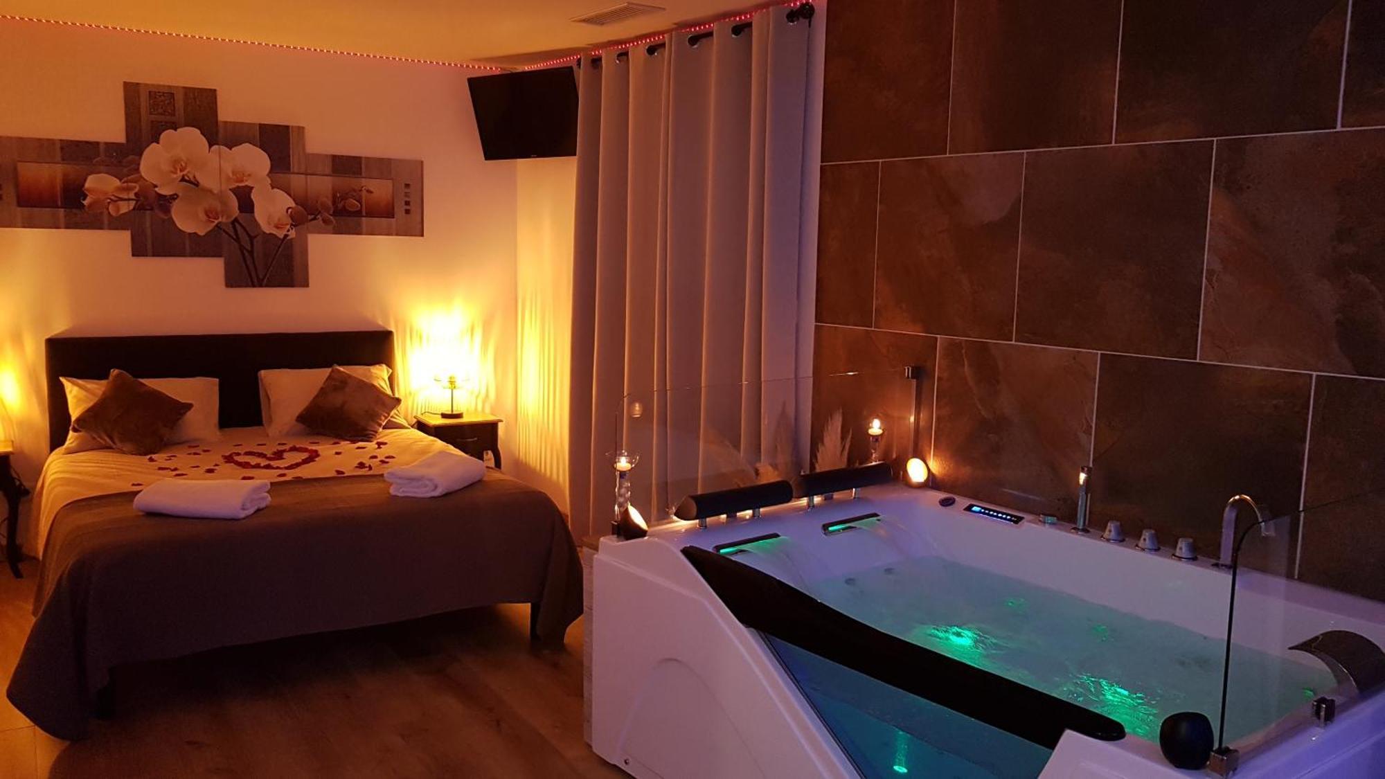 Love Room Jaccuzi Puisserguier Exteriér fotografie