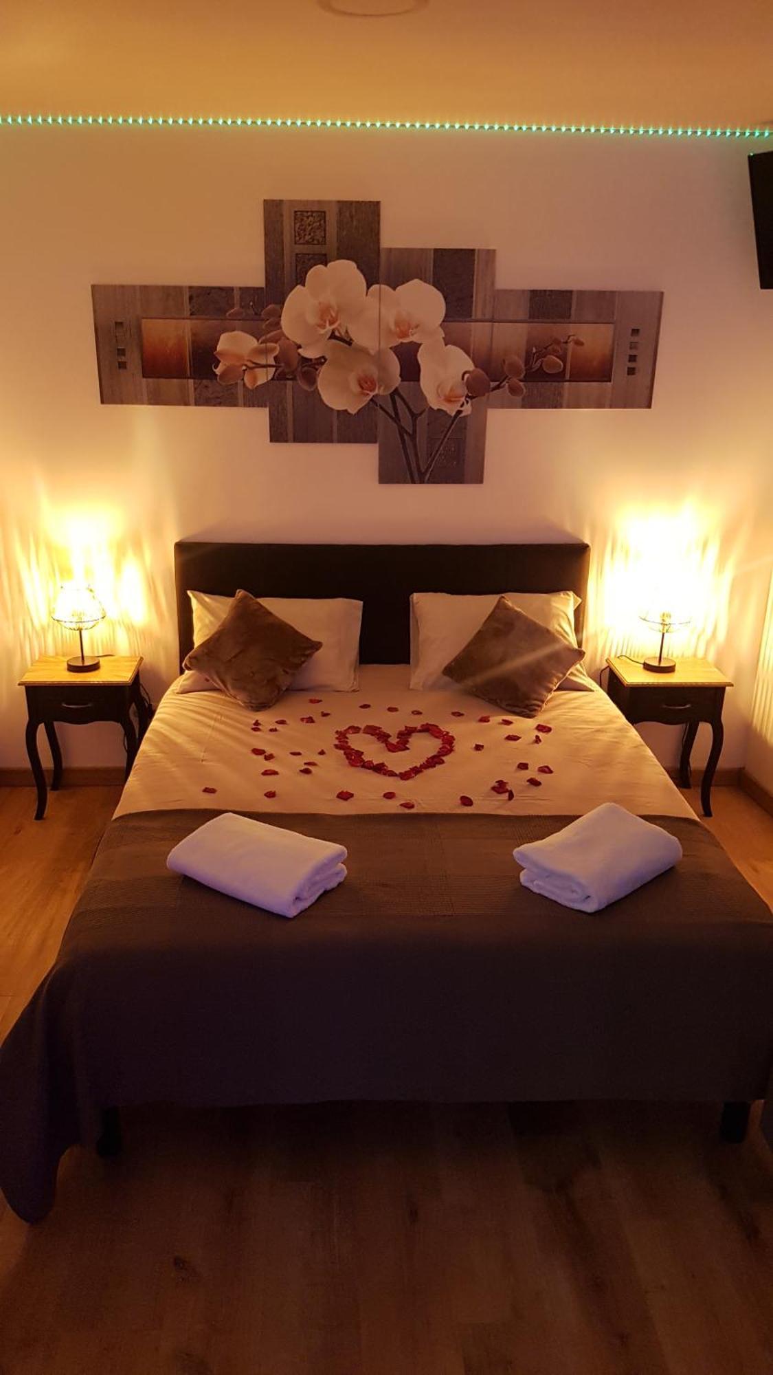 Love Room Jaccuzi Puisserguier Exteriér fotografie